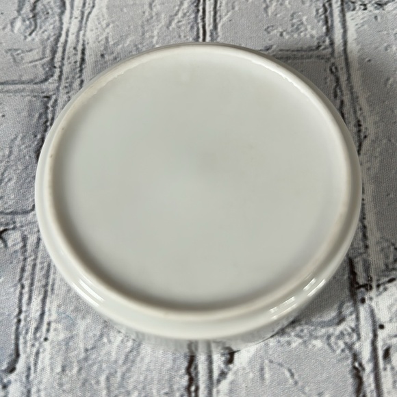 Vintage Fine Porcelain Round Candy Box with Christmas Tree Design Walmart - Picture 8 of 14